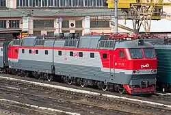 ЧС7-270 в красно-серой корпоративной окраске РЖД у депо Орёл