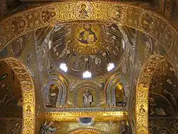 Мозаика купола Палатинской капеллы в Палермо, 1132—1140 гг. Христос Пантократор помещён в центр круга из четырёх архангелов и восьми ангелов
