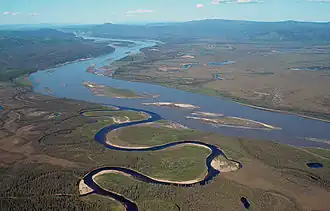 Аэрофотоснимок места впадения реки Чарли в Юкон