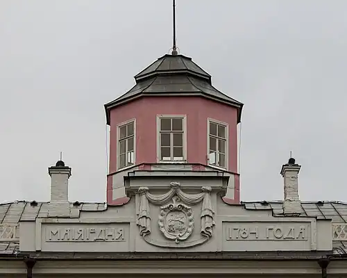 Аттик и бельведерФамильный герб Голицыных