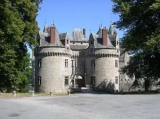 Башни у главных ворот, ведущих во внутренний двор