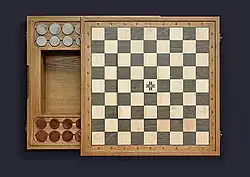 Доска набора "Шляхетный выбор" с троном посередине. Дуб, мореный дуб выжигание, инкрустация