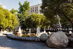 Валуны около фонтана, 2012 год