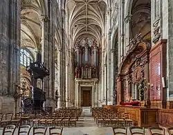 Вид на контрфасад из главного нефа