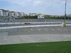 Вид из зоны свободного размещения на болид Ferrari