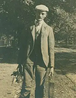 Кларк Вурхис перед выходом на пленэр