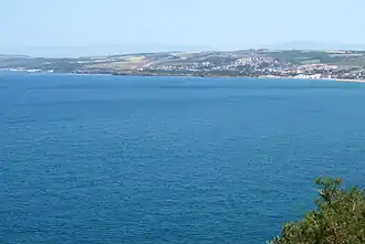 Вид на Алжирский Сахель с горы Шенуа. На первом плане — Средиземное море