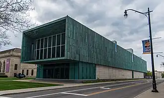 Крыло Маргарет М. Уолтер (2015).