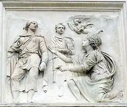 Один из римских рельефов на фасаде