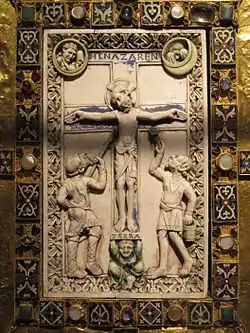 Фрагмент обложки кодекса Эхтернаха, вероятно, из той же мастерской, что и диптих.