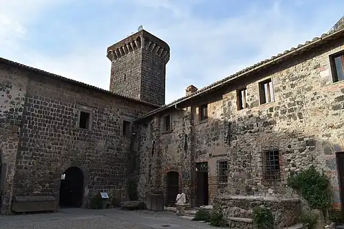 Внутренний двор замка