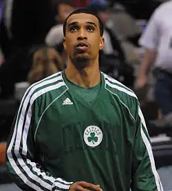 Кортни Ли в форме «Селтикс» (март 2013 года)