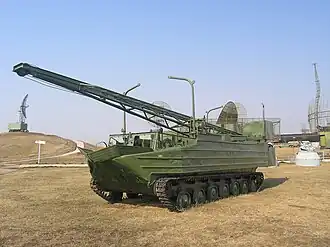 Копровый блок установленный на транспортер К-61 (Железнодорожные войска)