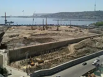 Строительный участок (30.04.2013): Начало строительства свай на острове, наземная часть готова для сооружения подиума