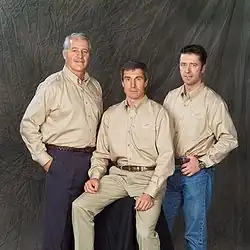 Экипаж корабля «Союз ТМА-6». Джон Филипс, Сергей Крикалёв, Роберто Виттори. Фото NASA