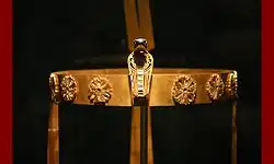 Диадема или корона принцессы Сит-Хатхор Юнет[англ.] из её могилы. XII династия Древнего Египта, XIX век до нашей эры.