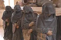 Деталь надгробия