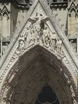 Вимперг с Распятием Христовым