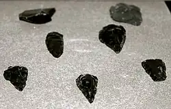 Рабочие инструменты из верблюжьего глаза, найденные в пещере при раскопках Музея истории Азербайджана