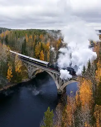 Поезд на мосту через Янисйоки в д. Хямекоски