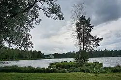 Современный вид Белого озера с Павильоном Венеры