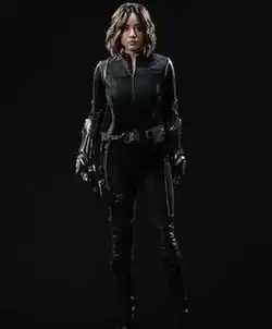 Хлоя Беннет в роли Дейзи Джонсон