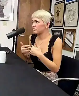 Дейзи Тейлор на подкасте в 2020 году