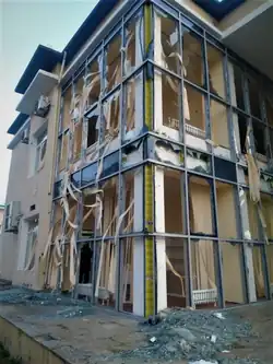 Повреждённое здание магазина в городе Тертер. Ноябрь 2020