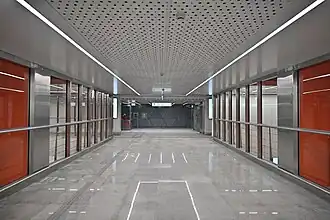 Переход над путями с остеклением, вид изнутри