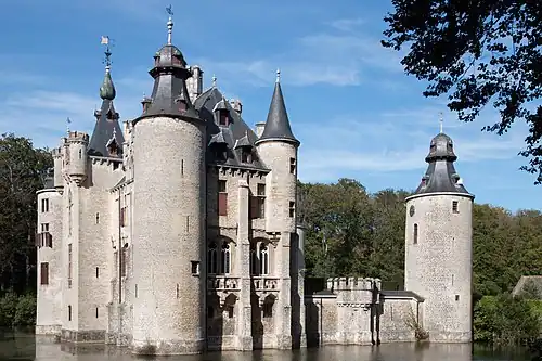 Вид замка с южной стороны