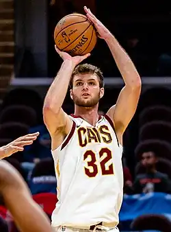 Дин Уэйд в игре за «Кливленд Кавальерс» в 2019 году