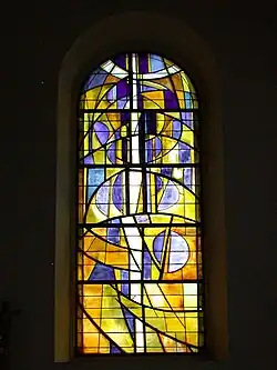 Юго-восточное окно (худ. Ричардс, 1965). Одно из пары, символизирующей Всех святых и Всех усопших верных