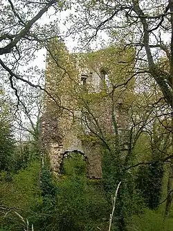 Развалины башни шато Сен-Клер