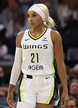 Каррингтон в игре за «Даллас Уингз» против «Миннесота Линкс» (21 мая 2025 года)