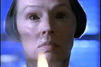 Миссис Пэддок в момент убийства Джима Осбери змеёй