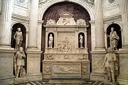 Алтарь в  Караччоло-Ди-Вико в церкви Сан-Джованни-а-Карбонара (англ.), Неаполь.