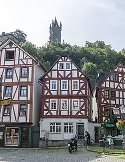 Вид башни со стороны города Дилленбург