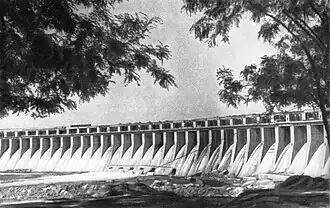 ДнепроГЭС — один из символов экономической мощи СССР, была построена в 1932 г.