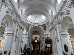 Интерьер главного нефа собора