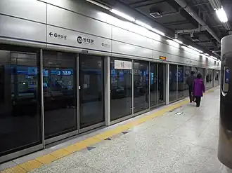 Платформа станции первой линии