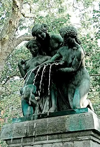 Фонтан «Три девушки» в Дюссельдорфе