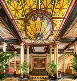 Лобби гостиницы в 2011 году