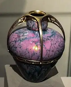 Ваза. Ок. 1900. Стекло, бронза. Музей прикладных искусств, Будапешт