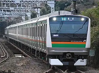 Поезд E233 на линии Токайдо