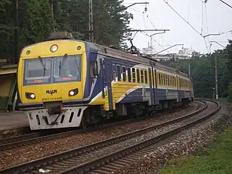 Модернизированный ЭР2Т-7113Р в окраске PV. Вид на вагон ЭР2Т-711303Р