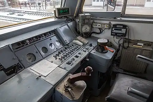 Пульт управления в кабине ЭР9Т-678 нового образца