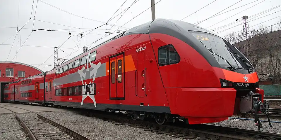 Электропоезд ЭШ2 на выезде из депо