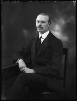 Иэн Колин Мейтленд, 15-й граф Лодердейл (1924 год)