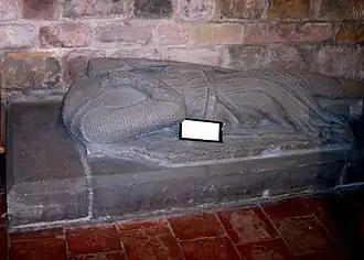 Надгробье Уильяма Феррерса, 5-го графа Дерби в аббатстве Мереваль, Уорикшир