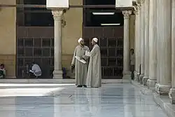 Обучающиеся во дворе Аль-Азхар.